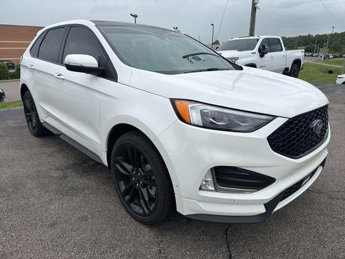 White Metallic 2024 Ford Edge ST