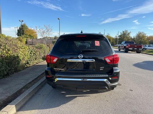 2020 Nissan Pathfinder SV