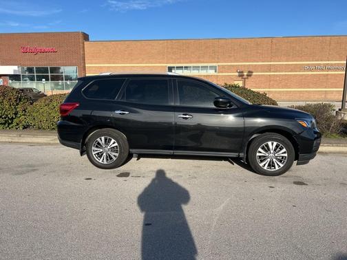 2020 Nissan Pathfinder SV
