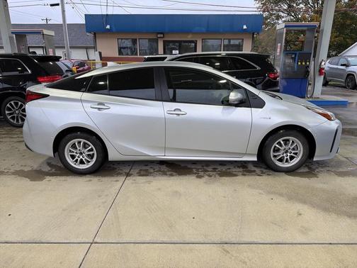 2022 Toyota Prius LE