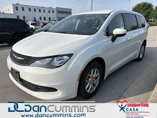 2023 Chrysler Voyager LX