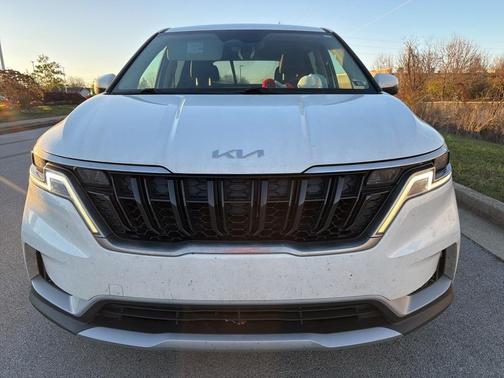 2023 Kia Carnival LX