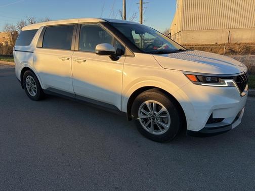 2023 Kia Carnival LX