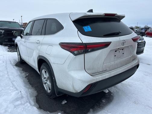 2024 Toyota Highlander LE