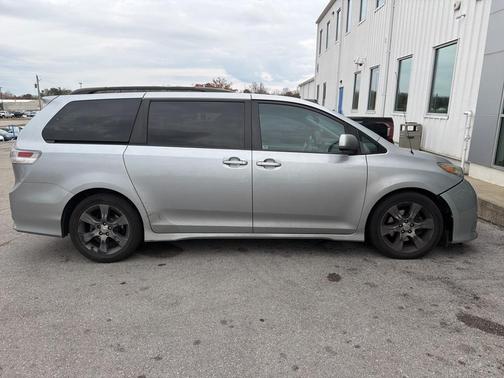 2011 Toyota Sienna SE