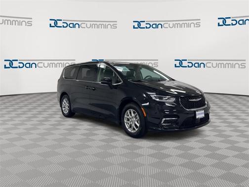 2023 Chrysler Pacifica Touring-L