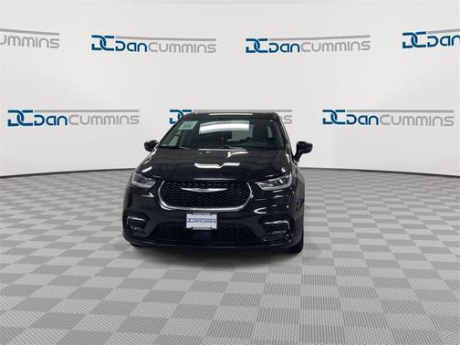 2023 Chrysler Pacifica Touring-L