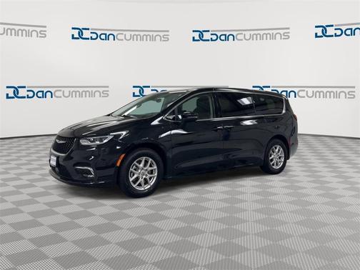 2023 Chrysler Pacifica Touring-L