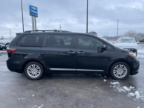 2016 Toyota Sienna XLE