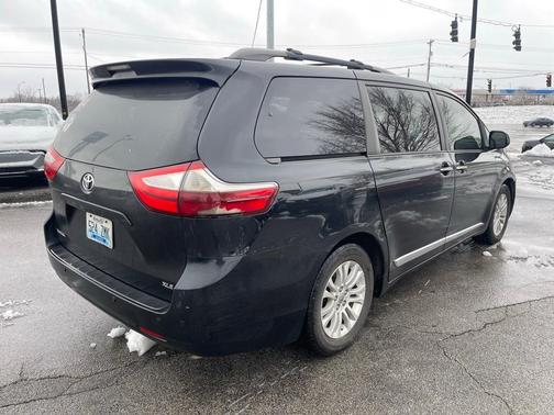 2016 Toyota Sienna XLE