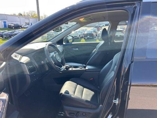 Super Black 2024 Nissan Rogue SL