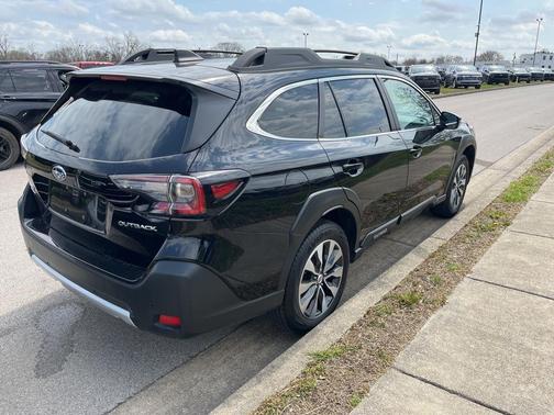 Crystal Black Silica 2024 Subaru Outback Limited