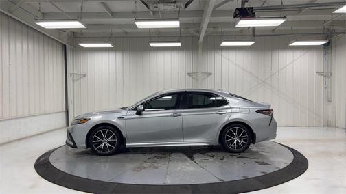 2021 Toyota Camry Hybrid SE
