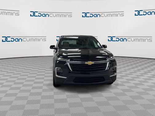 Mosaic Black Metallic 2023 Chevrolet Traverse LS