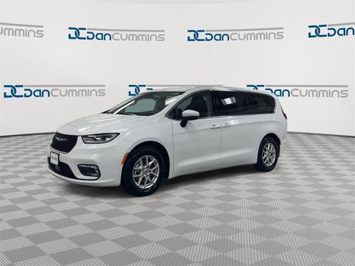 2023 Chrysler Pacifica Touring-L