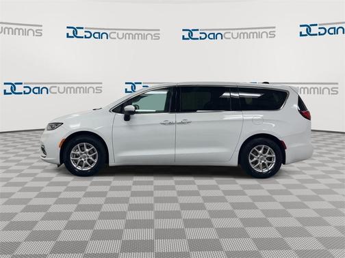 2023 Chrysler Pacifica Touring-L