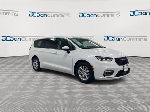 2023 Chrysler Pacifica Touring-L
