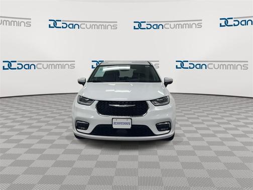 2023 Chrysler Pacifica Touring-L