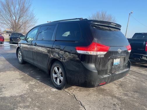 2011 Toyota Sienna LE