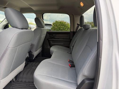 Bright White Clearcoat 2018 RAM 3500 Tradesman