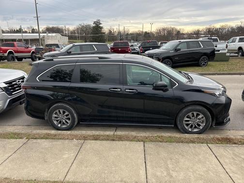 2024 Toyota Sienna XLE