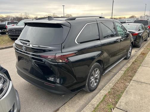 2024 Toyota Sienna XLE