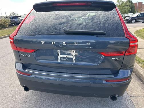 2021 Volvo XC60 T5 Momentum