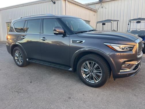 2022 INFINITI QX80 Luxe