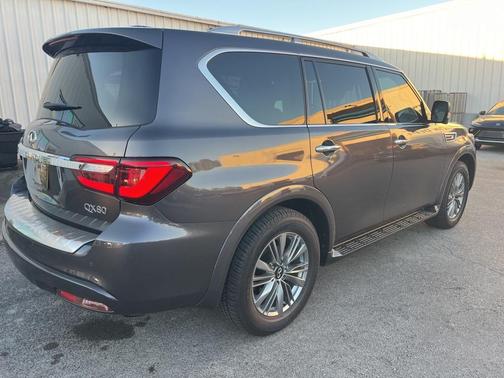 2022 INFINITI QX80 Luxe