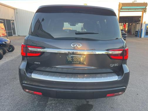 2022 INFINITI QX80 Luxe