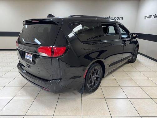 2018 Chrysler Pacifica Touring-L