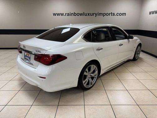 2015 INFINITI Q70L 5.6