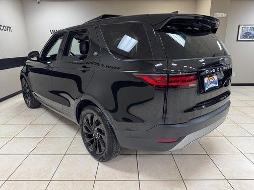 2024 Land Rover Discovery P300 S