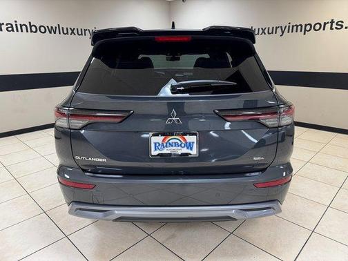 Graphite Gray Metallic 2026 Mitsubishi Outlander SEL