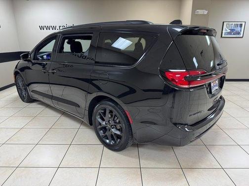 2021 Chrysler Pacifica Touring