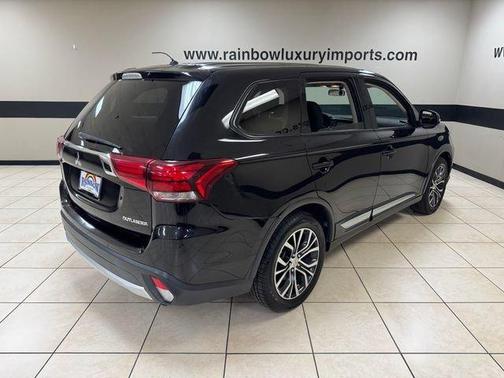 Labrador Black Pearl 2016 Mitsubishi Outlander SE