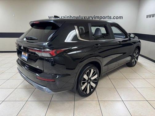 2025 Mitsubishi Outlander SE