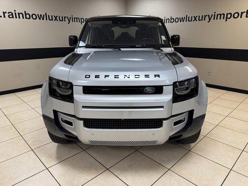 2022 Land Rover Defender 110 SE