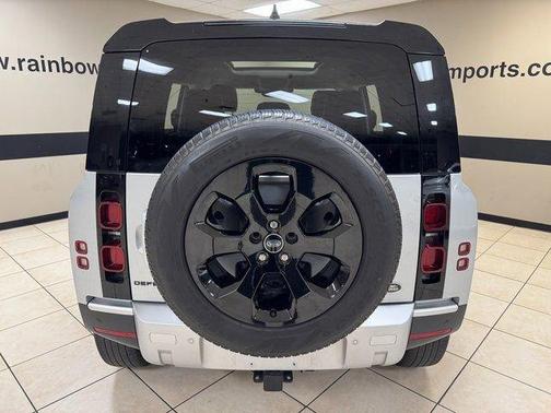 2022 Land Rover Defender 110 SE