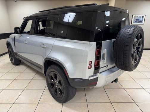 2022 Land Rover Defender 110 SE