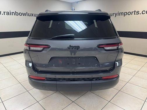 2022 Jeep Grand Cherokee L Laredo