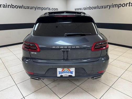 Volcano Grey Metallic 2018 Porsche Macan Base