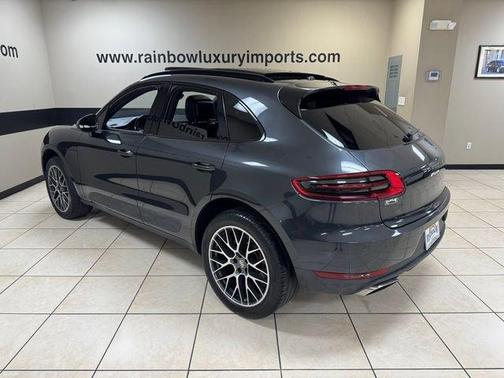 Volcano Grey Metallic 2018 Porsche Macan Base