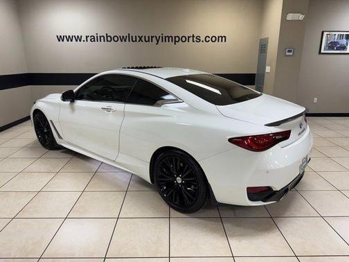 2022 INFINITI Q60 LUXE