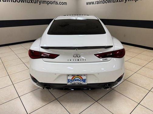 2022 INFINITI Q60 LUXE