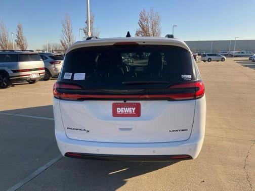 Bright White Clearcoat 2026 Chrysler Pacifica Limited