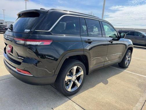 Diamond Black Crystal Pearlcoat 2026 Jeep Grand Cherokee Limited