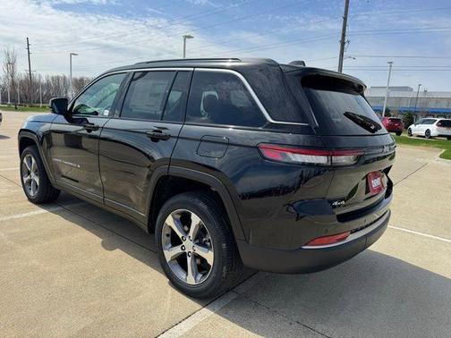 Diamond Black Crystal Pearlcoat 2026 Jeep Grand Cherokee Limited