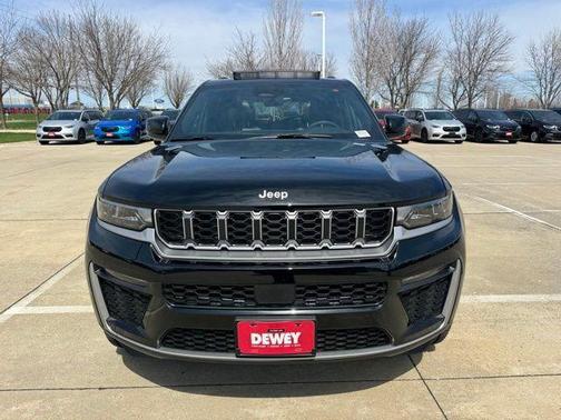 Diamond Black Crystal Pearlcoat 2026 Jeep Grand Cherokee Limited