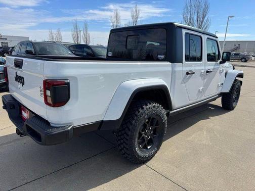 Bright White Clearcoat 2026 Jeep Gladiator Willys 4x4